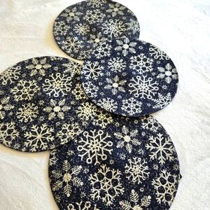 Cynthia Rowley Set of 4 Holiday Winter Snowflake Fabric Placemats Navy Metallic